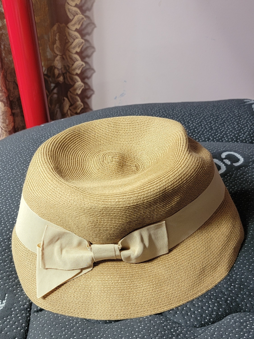 Giovannio Women's Beige Straw Cloche Hat with Cream Grosgrain Bow